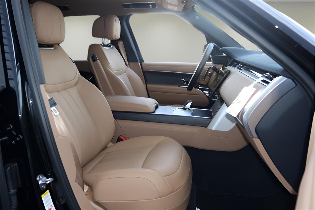 2025 Land Rover Range Rover SE photo 18