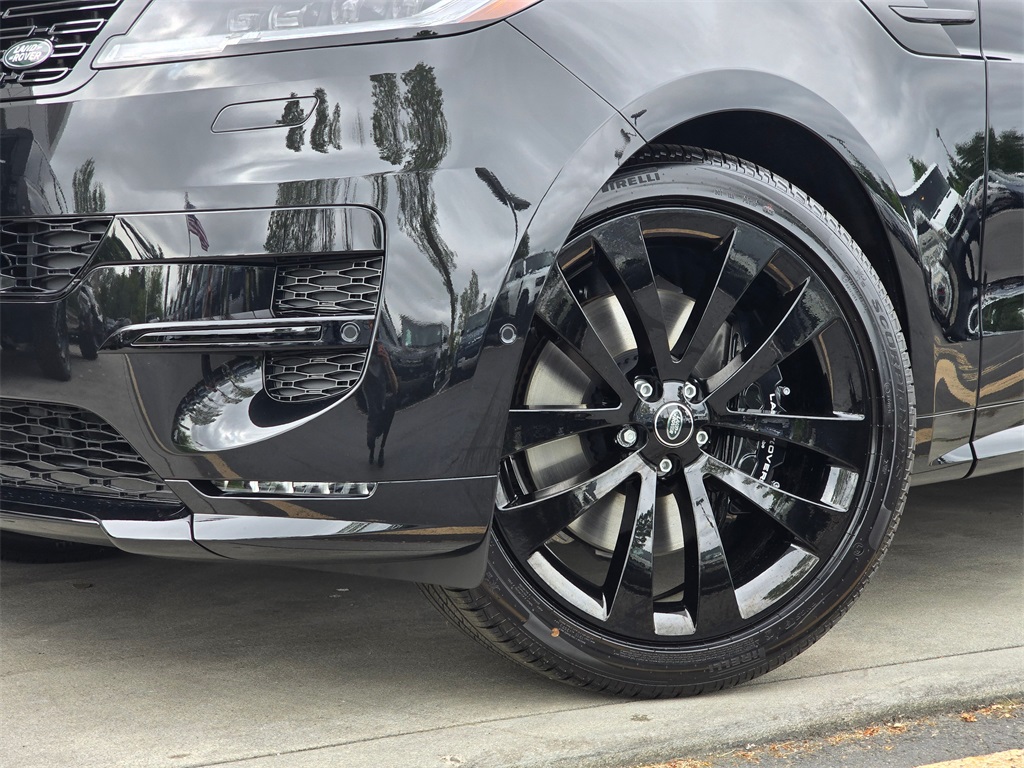 2025 Land Rover Range Rover Sport SE photo 2