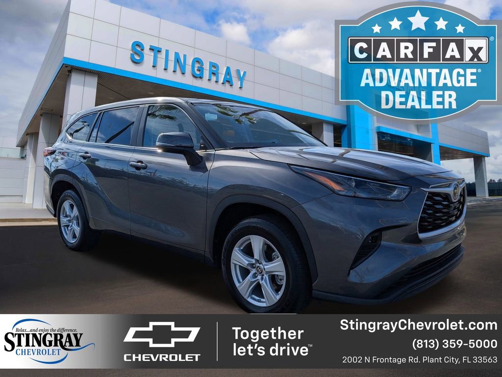 2024 Toyota Highlander LE's photo