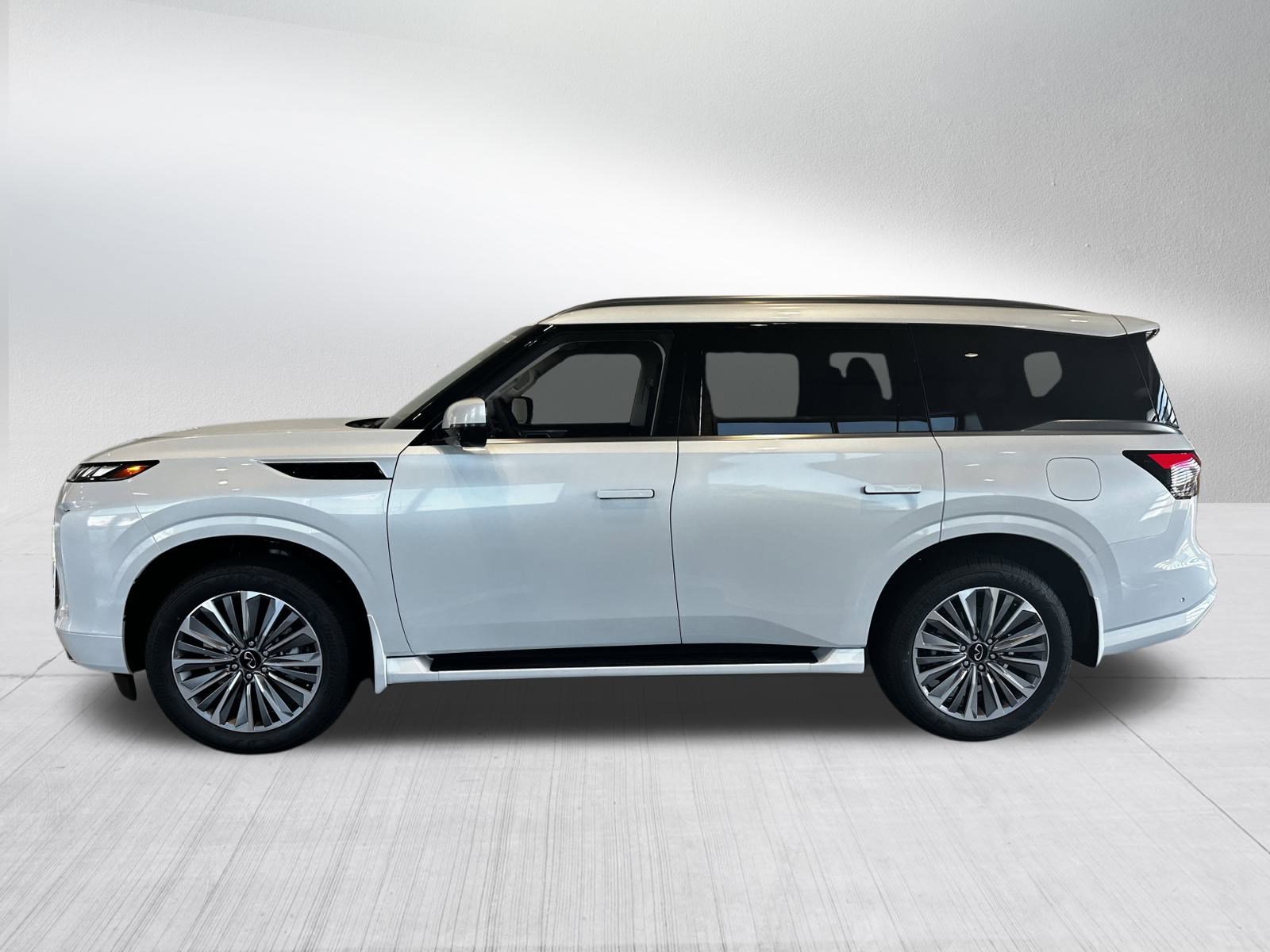 2026 Infiniti QX80 photo 2