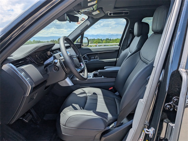 2025 Land Rover Range Rover SE photo 4