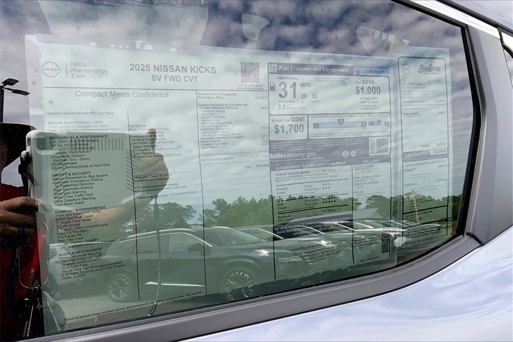 2025 Nissan Kicks SV photo 12