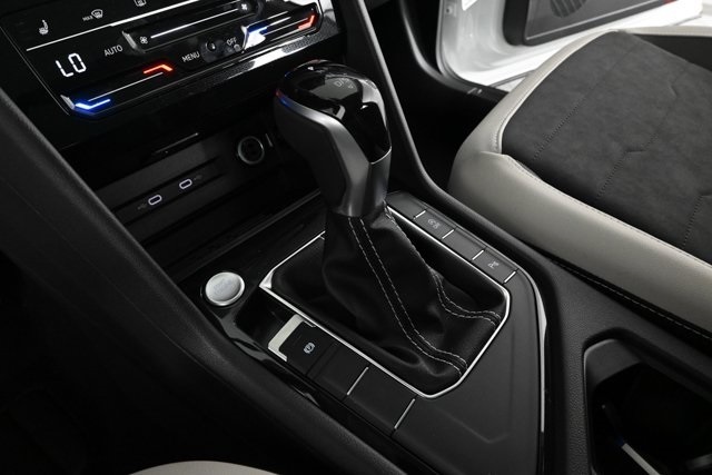 2025 Volkswagen Taos SE photo 13