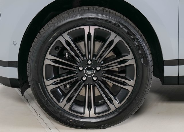 2026 Land Rover Range Rover Evoque Dynamic SE photo 8