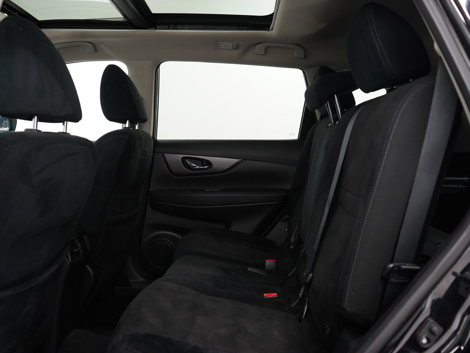 2016 Nissan Rogue SV photo 16