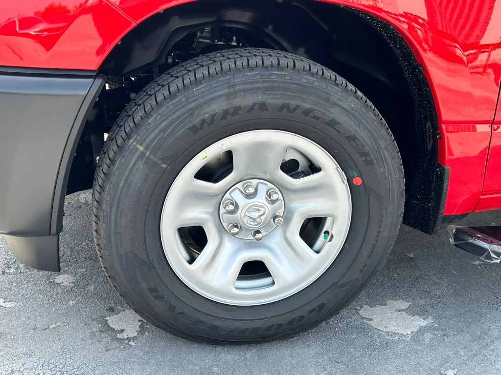 2025 Ram 1500 Tradesman photo 9