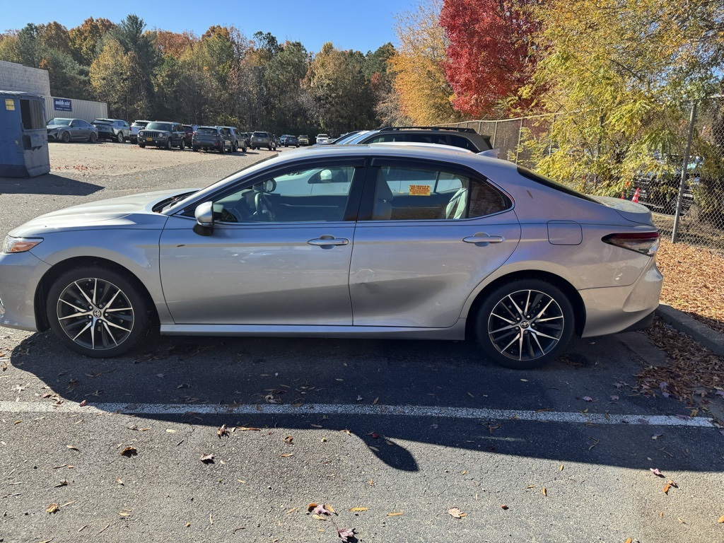 2024 Toyota Camry Hybrid XLE photo 4