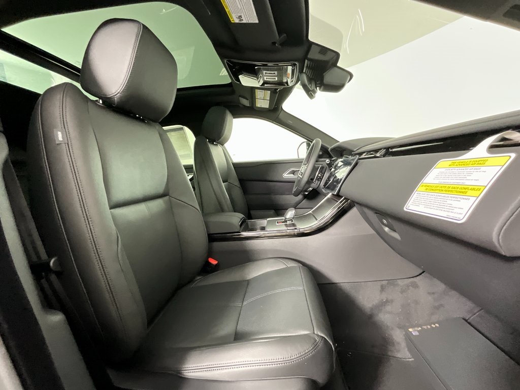 2026 Land Rover Range Rover Velar SE photo 3