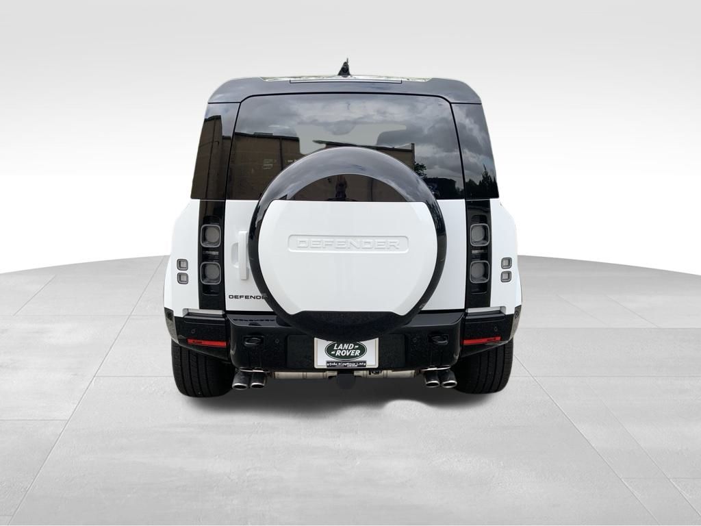 2025 Land Rover Defender 110 V8 photo 7