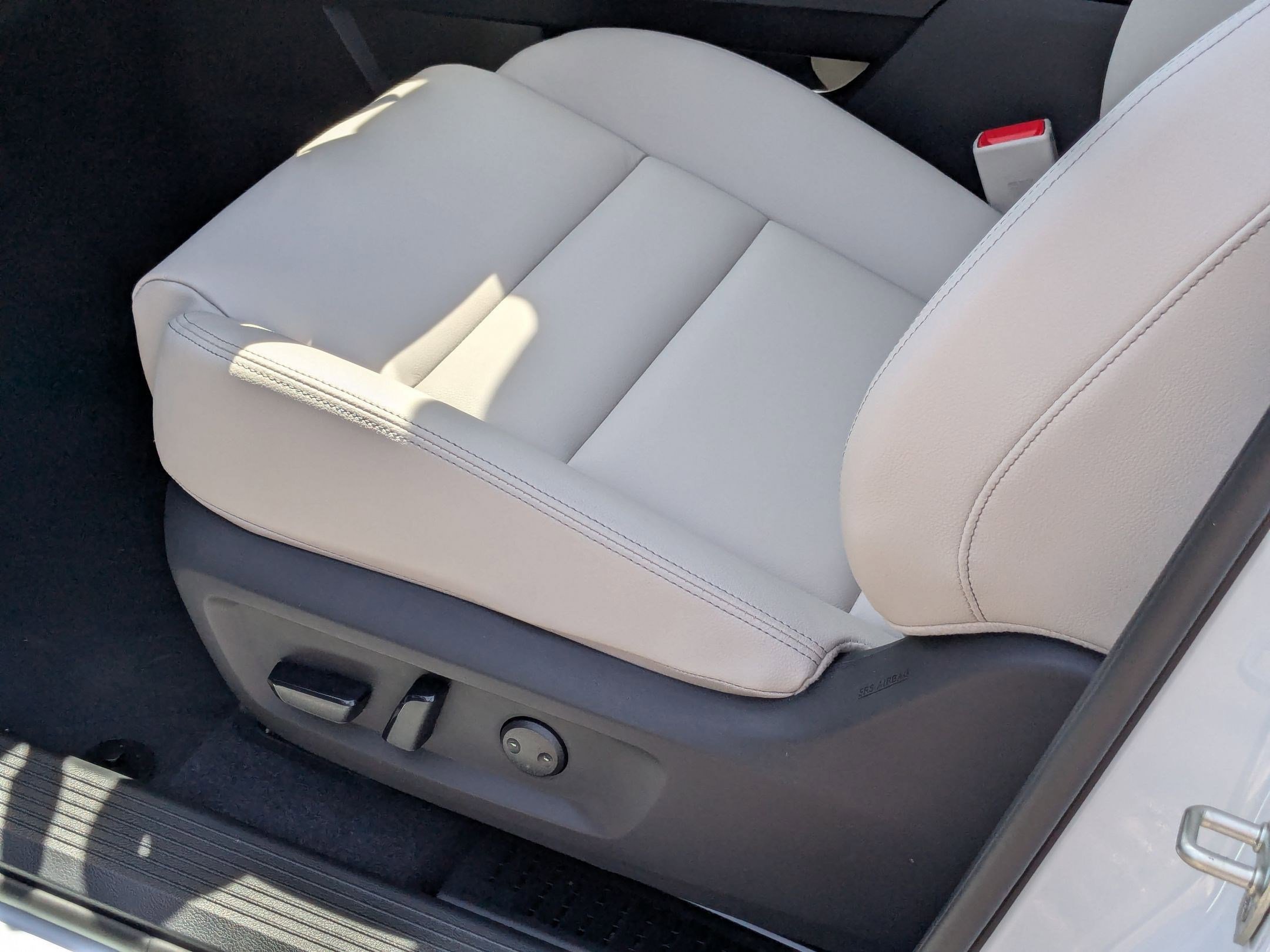 2025 Nissan Rogue SL photo 4