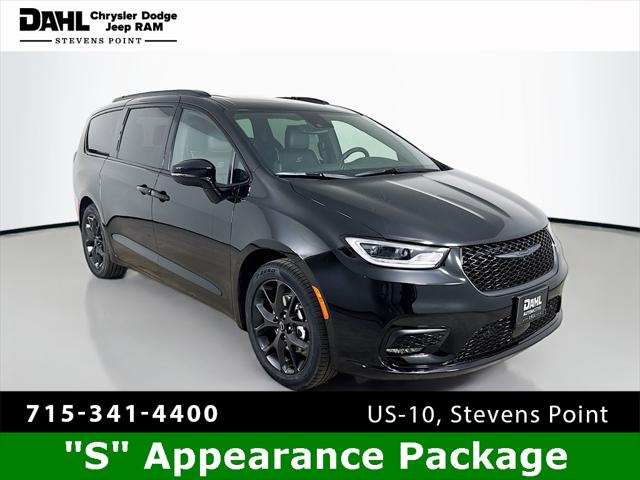 2026 Chrysler Pacifica Limited's photo