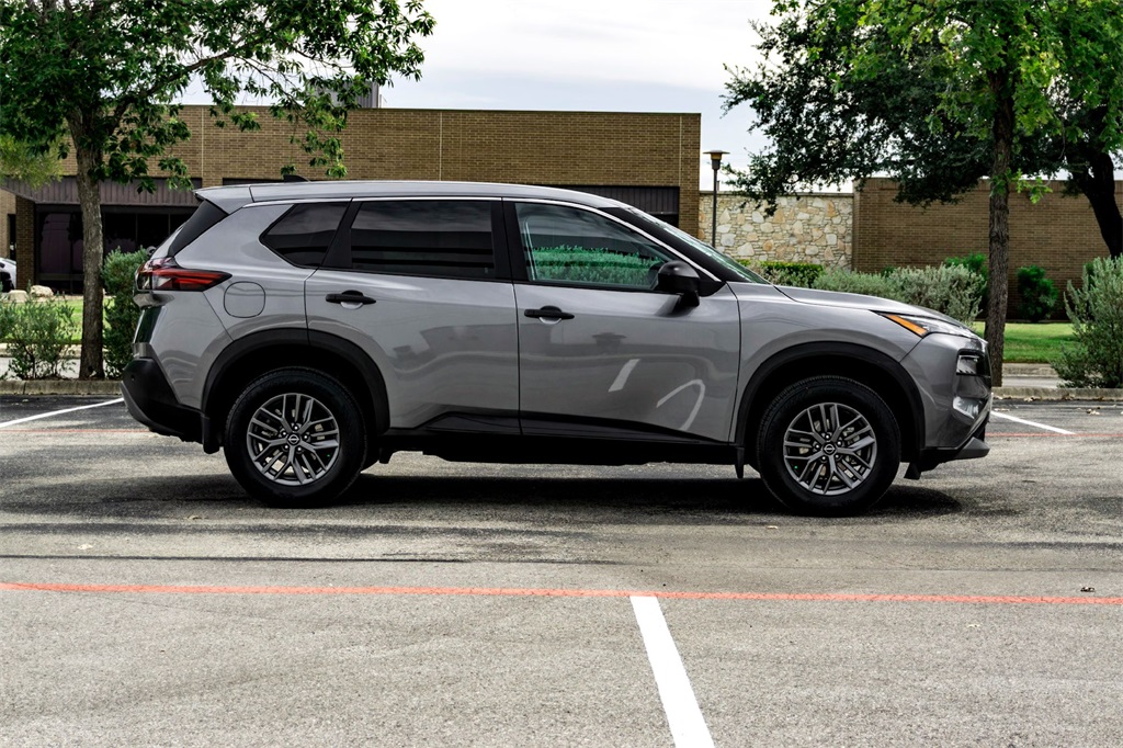 2023 Nissan Rogue S photo 3