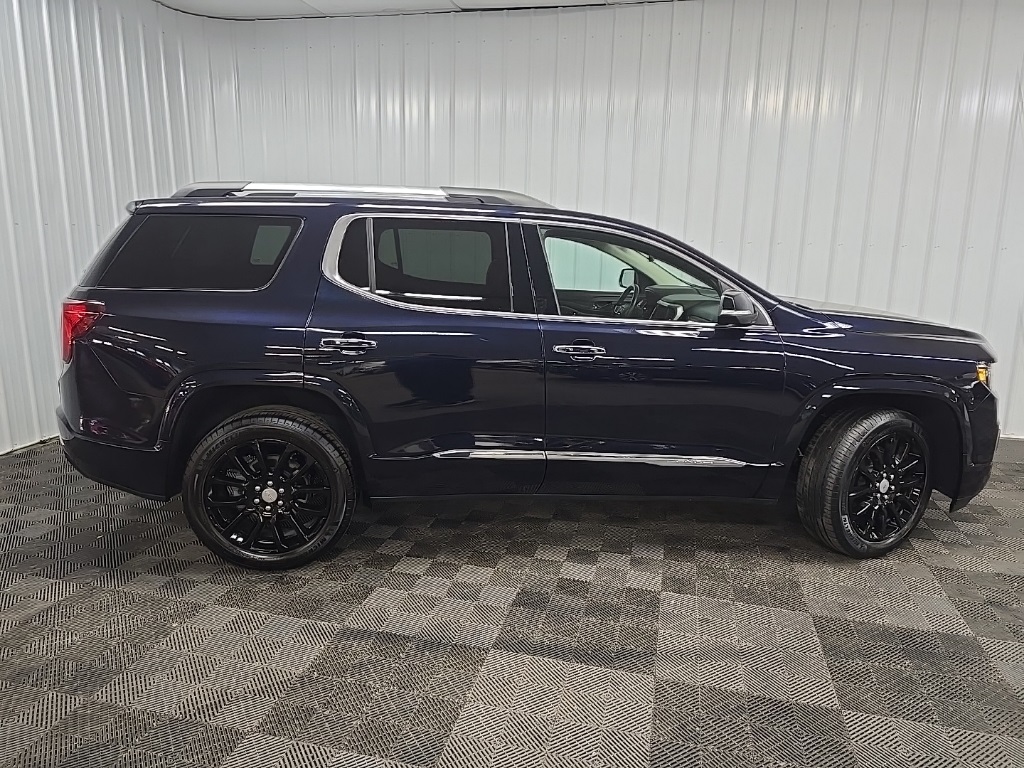 2022 Gmc Acadia Denali photo 2