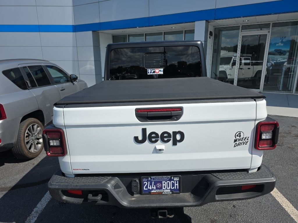 2024 Jeep Gladiator Willys photo 2