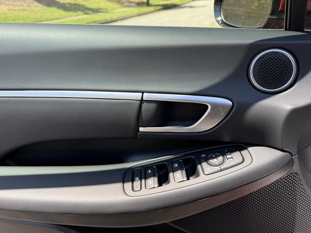 2025 Hyundai Sonata SEL photo 13