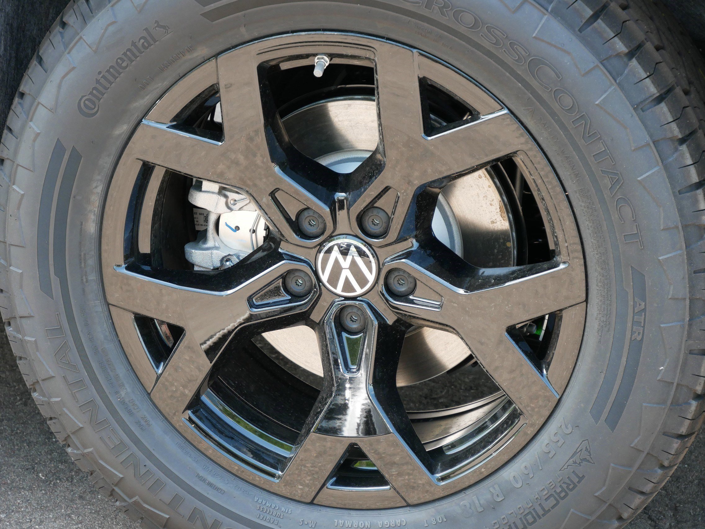 2025 Volkswagen Atlas Peak Edition SE photo 3