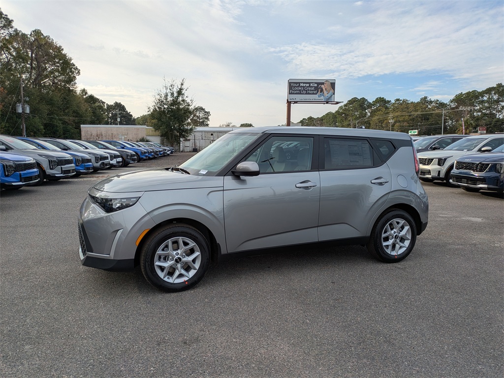 2025 Kia Soul LX photo 4