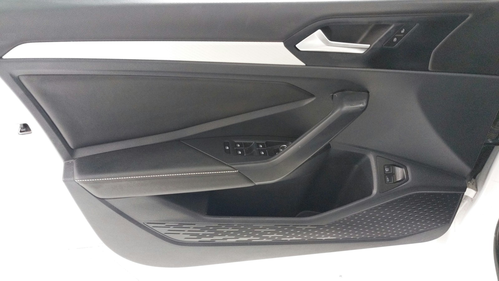 Used 2024 WHITE Volkswagen S image 23