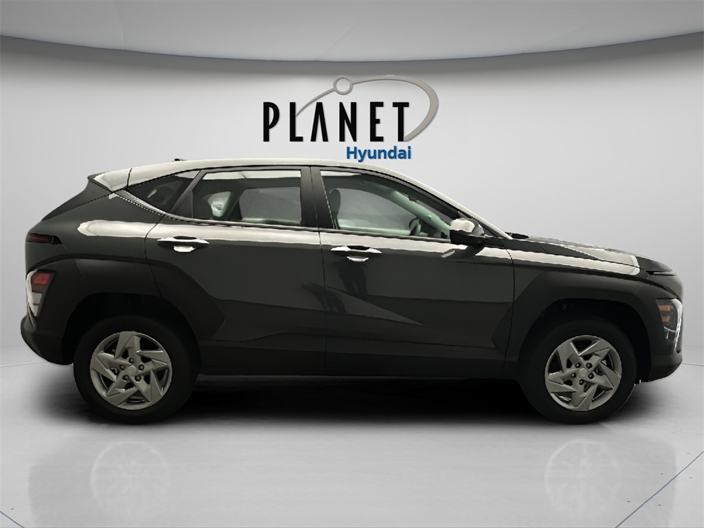 2026 Hyundai Kona SE photo 5
