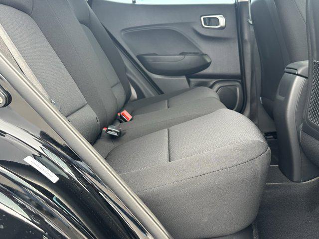 2025 Hyundai Venue SE photo 13