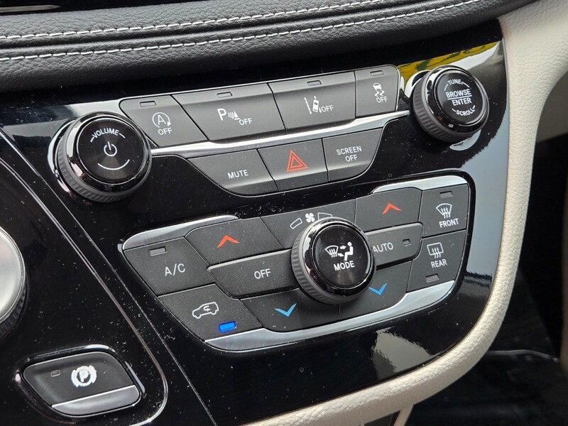 2022 Chrysler Pacifica Touring L photo 20