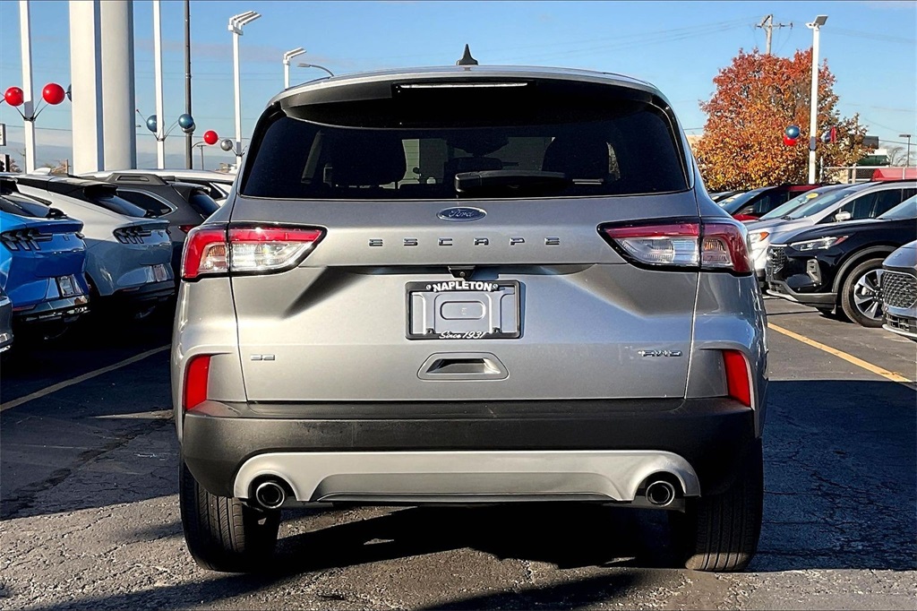 2022 Ford Escape SE photo 3