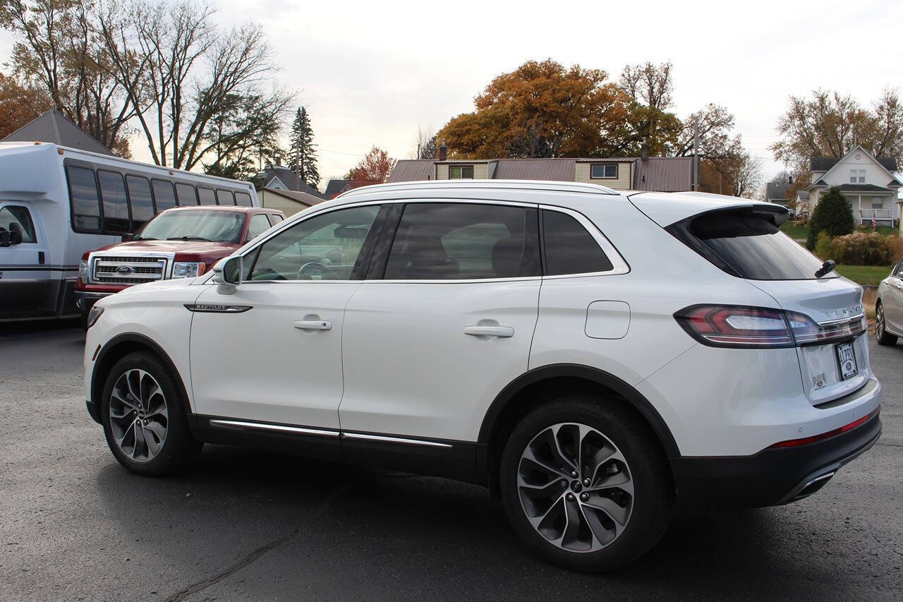 2022 Lincoln Nautilus Reserve photo 3