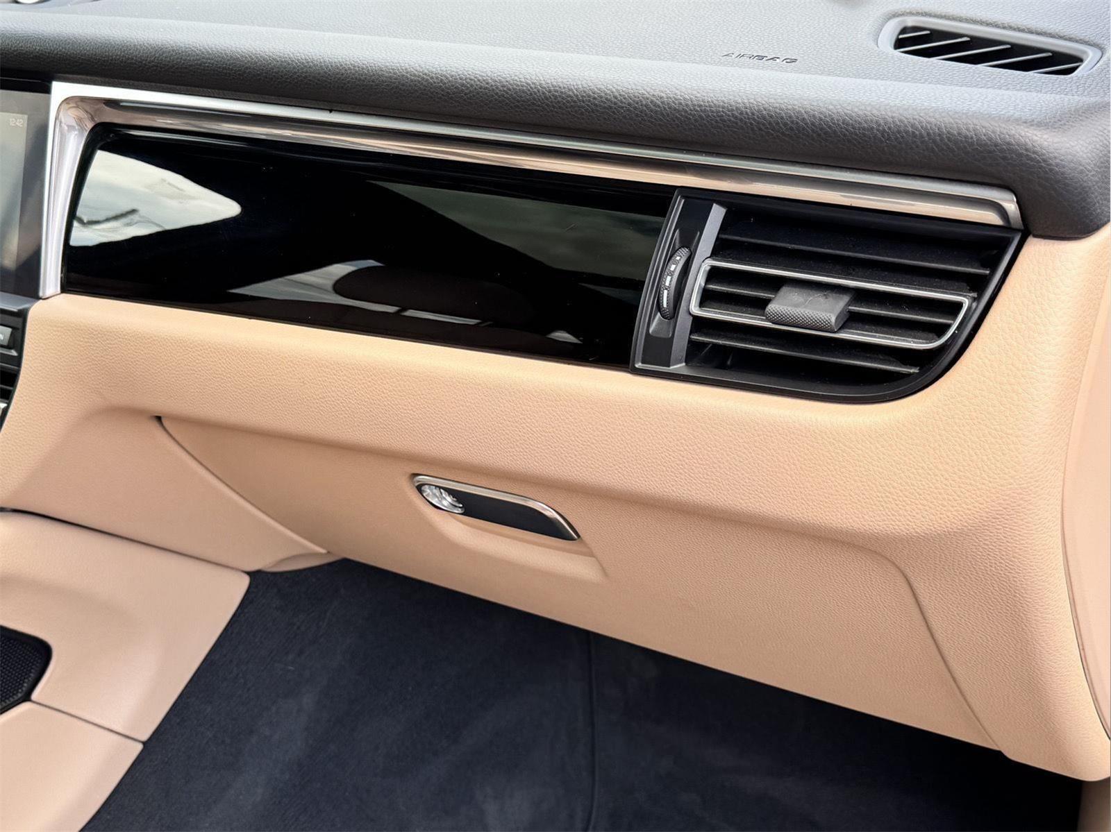 2021 Porsche Macan Base photo 25