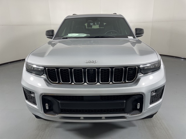 2025 Jeep Grand Cherokee Overland photo 2