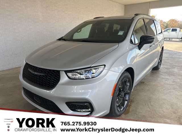 2026 Chrysler Pacifica Limited's photo