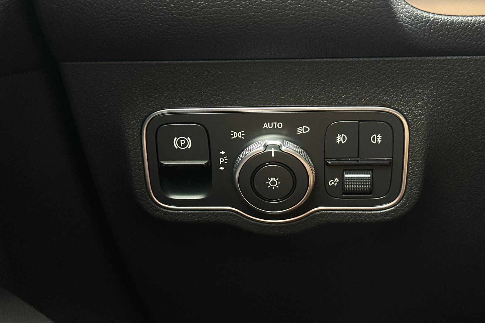 2025 Mercedes Benz GLB 250 photo 23