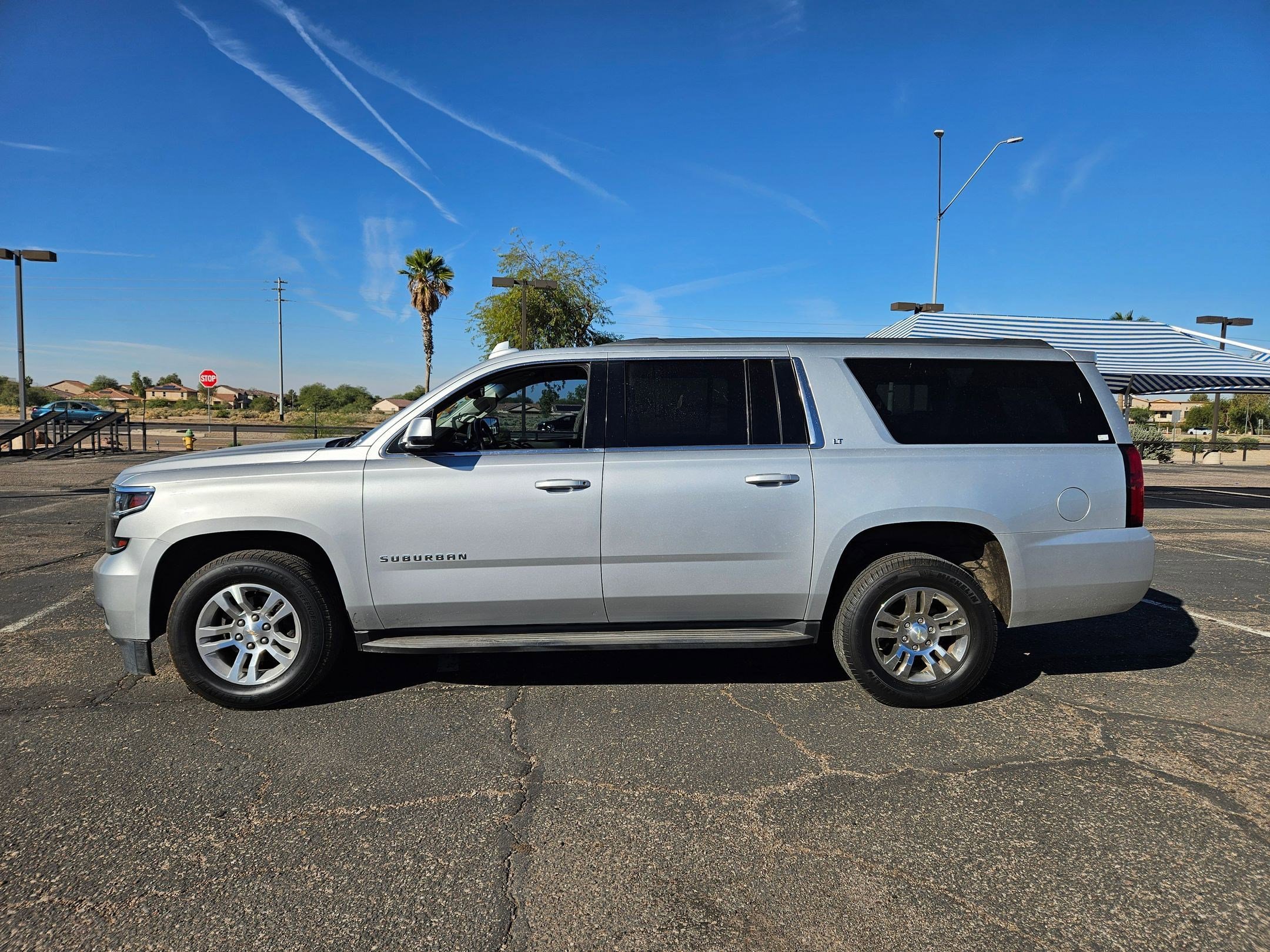 2019 Chevrolet Suburban LT photo 2