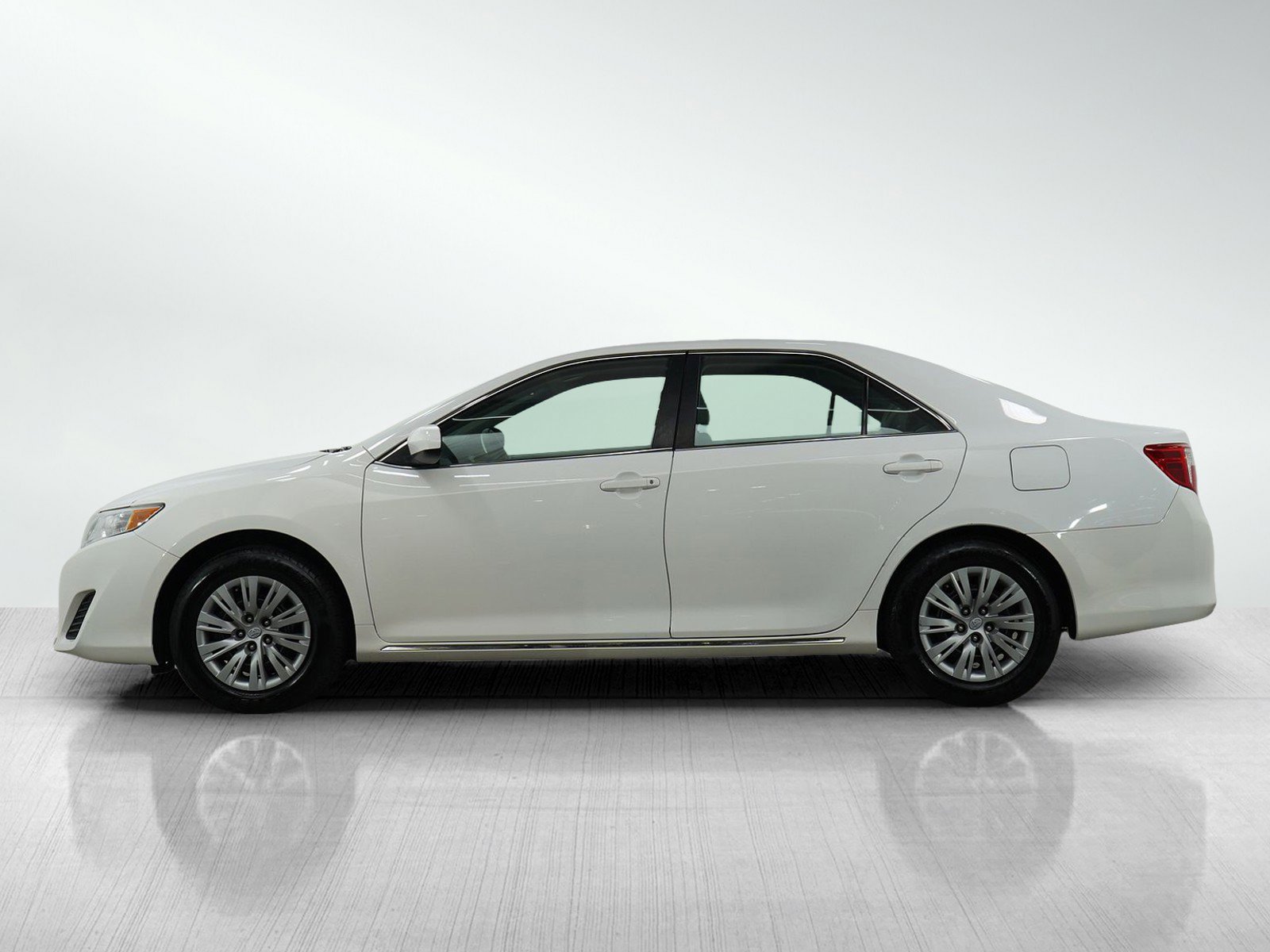Used 2014 Toyota Camry LE with VIN 4T1BF1FK2EU356547 for sale in South Saint Paul, Minnesota