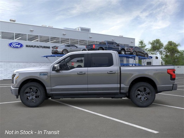 2025 Ford F-150 Lightning Lariat photo 3