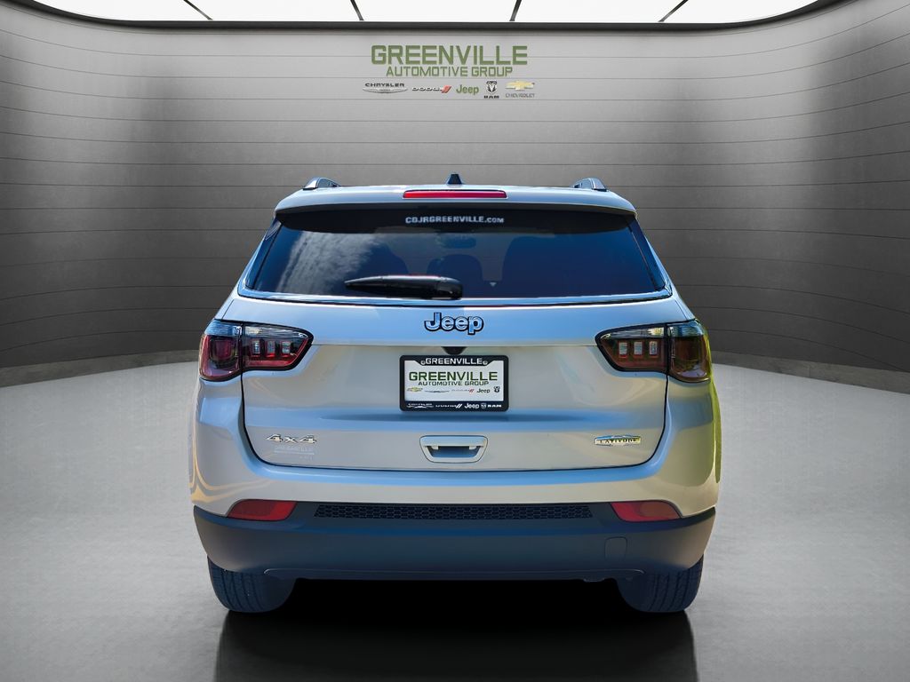 2025 Jeep Compass Latitude photo 3