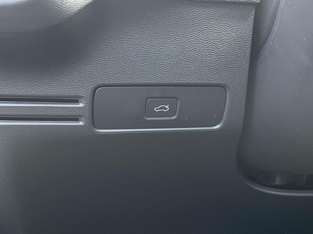2026 Volvo XC40 AWD Plus photo 10