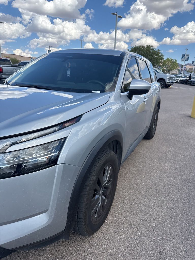 2022 Nissan Pathfinder S photo 11