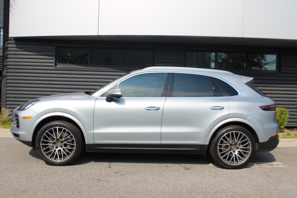 2021 Porsche Cayenne S photo 2