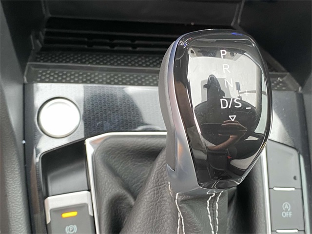2025 Volkswagen Taos SE photo 14