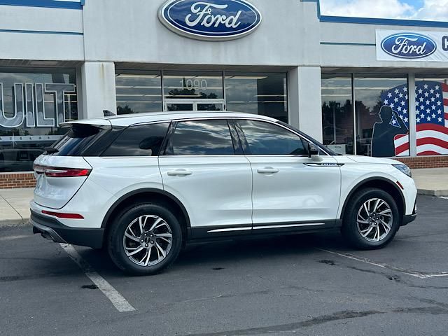 2023 Lincoln Corsair Standard photo 4