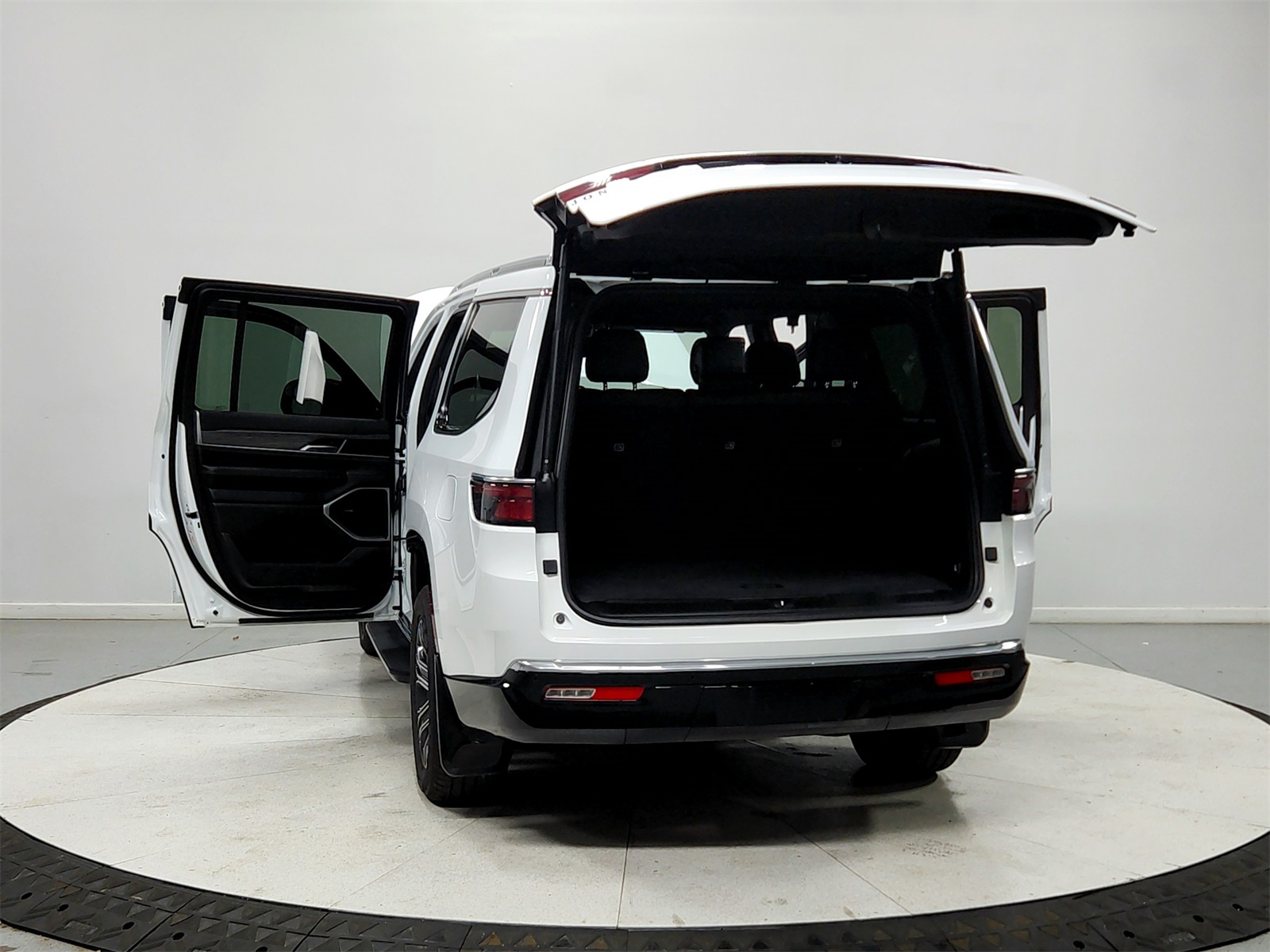 2024 Jeep Wagoneer Series II photo 13
