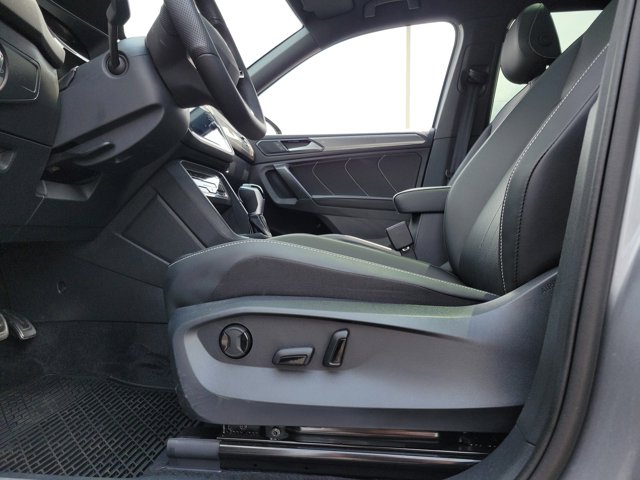 2024 Volkswagen Tiguan SE R-Line Black photo 15