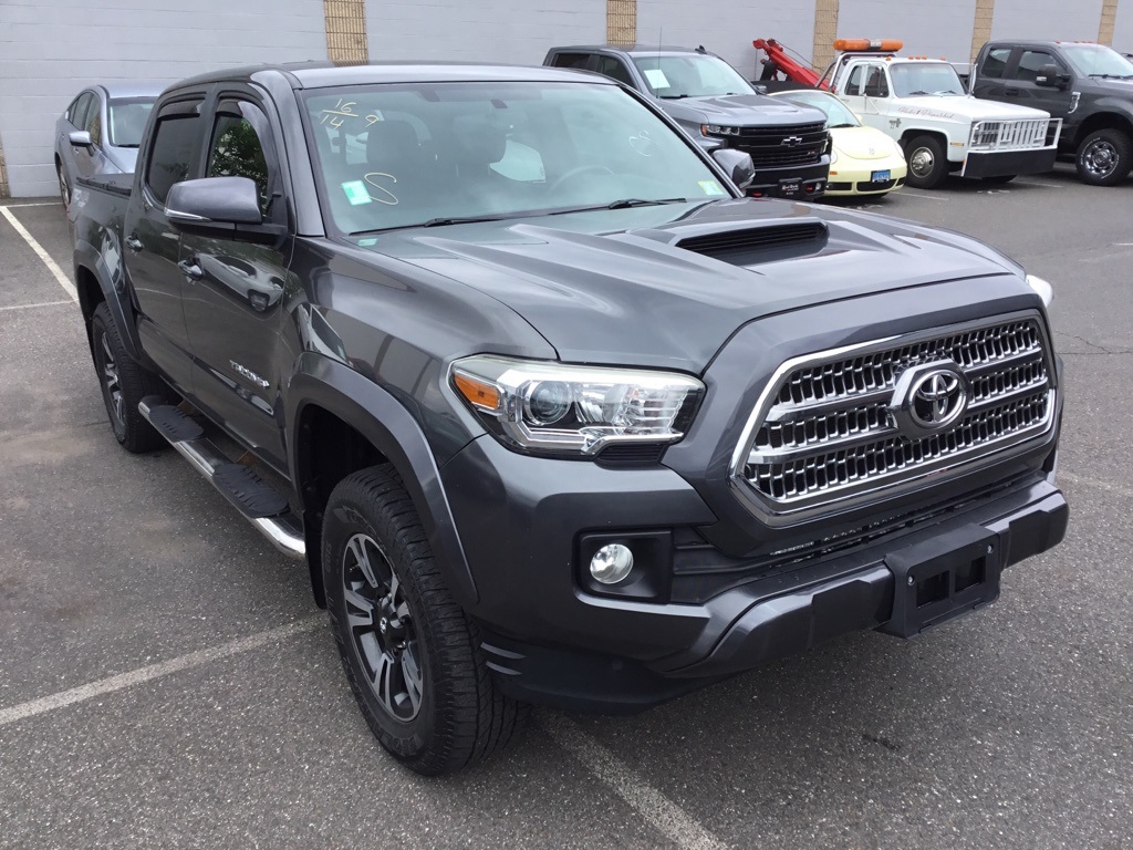 2016 Toyota Tacoma TRD Sport 4x4 photo 2