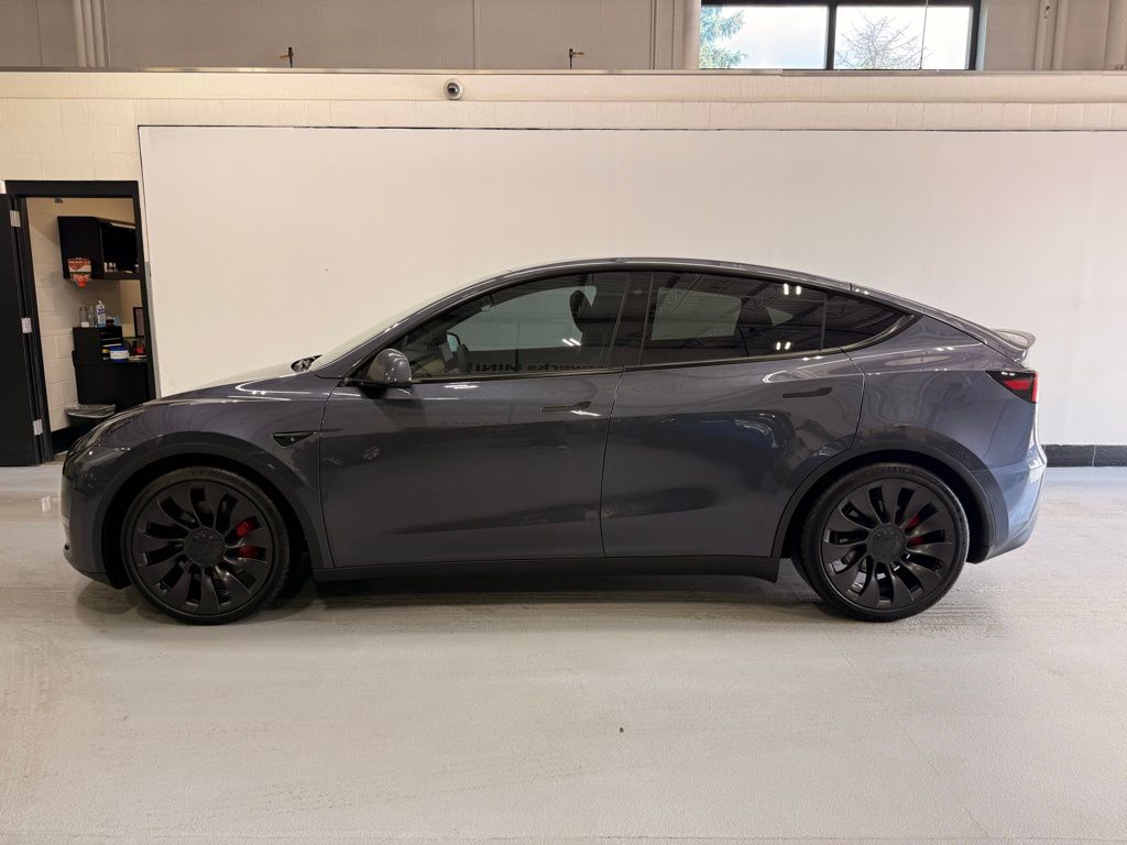 Used 2021 Tesla Model Y Performance with VIN 5YJYGDEF9MF225060 for sale in Golden Valley, Minnesota