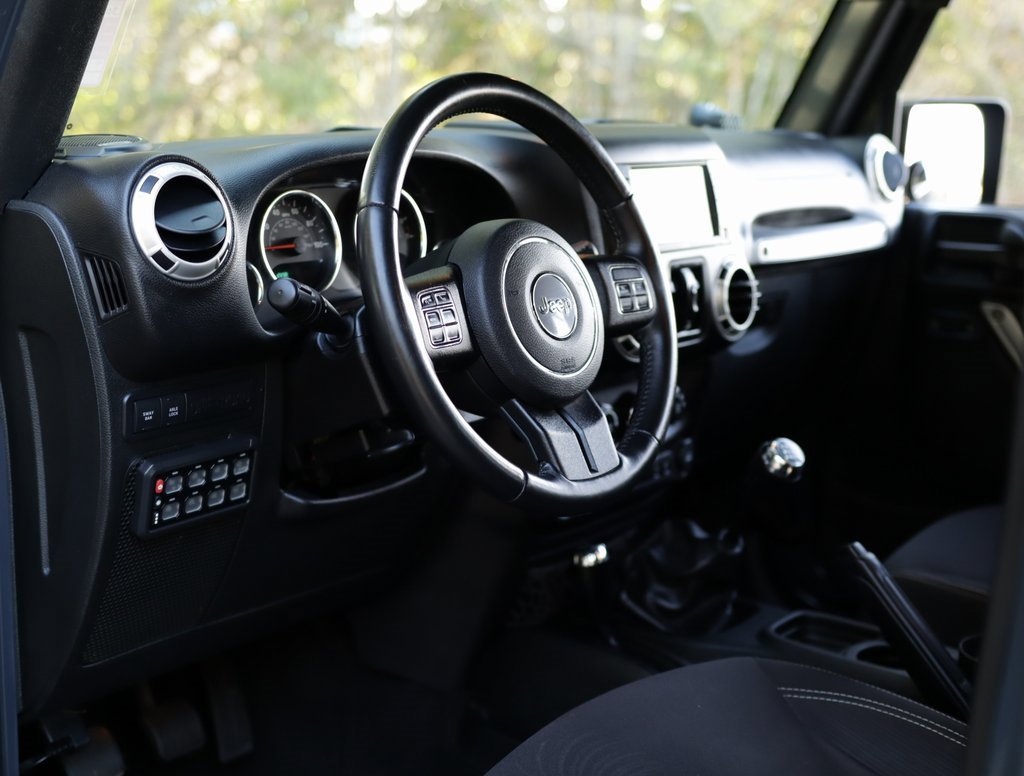2016 Jeep Wrangler Unlimited Rubicon photo 9