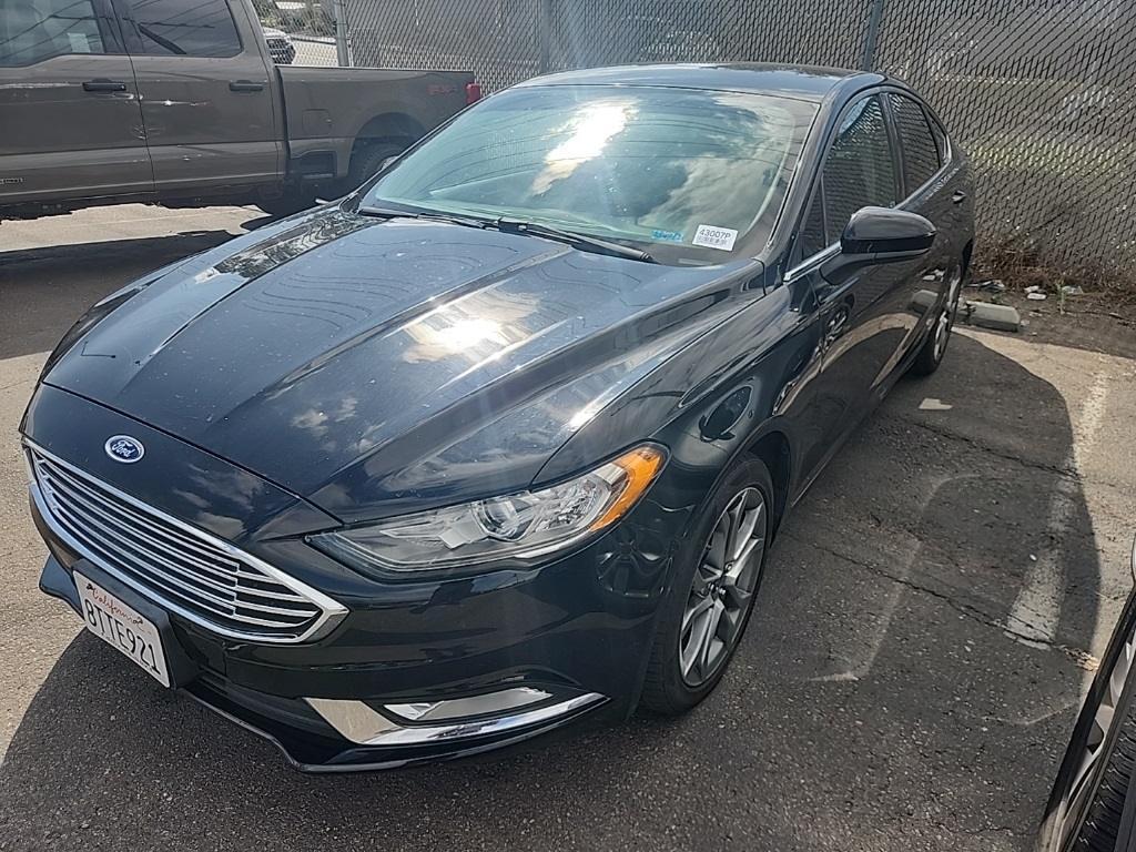 2017 Ford Fusion SE photo 3