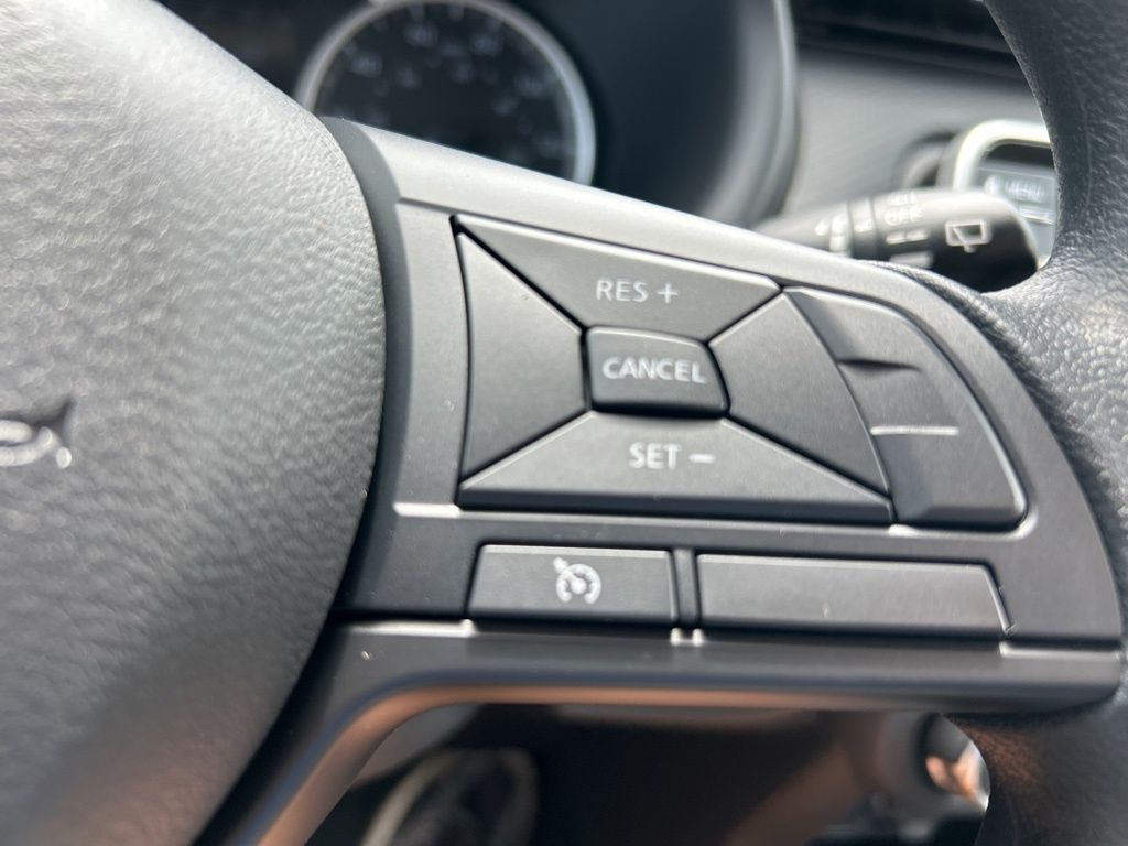 2025 Nissan Kicks Play S photo 17