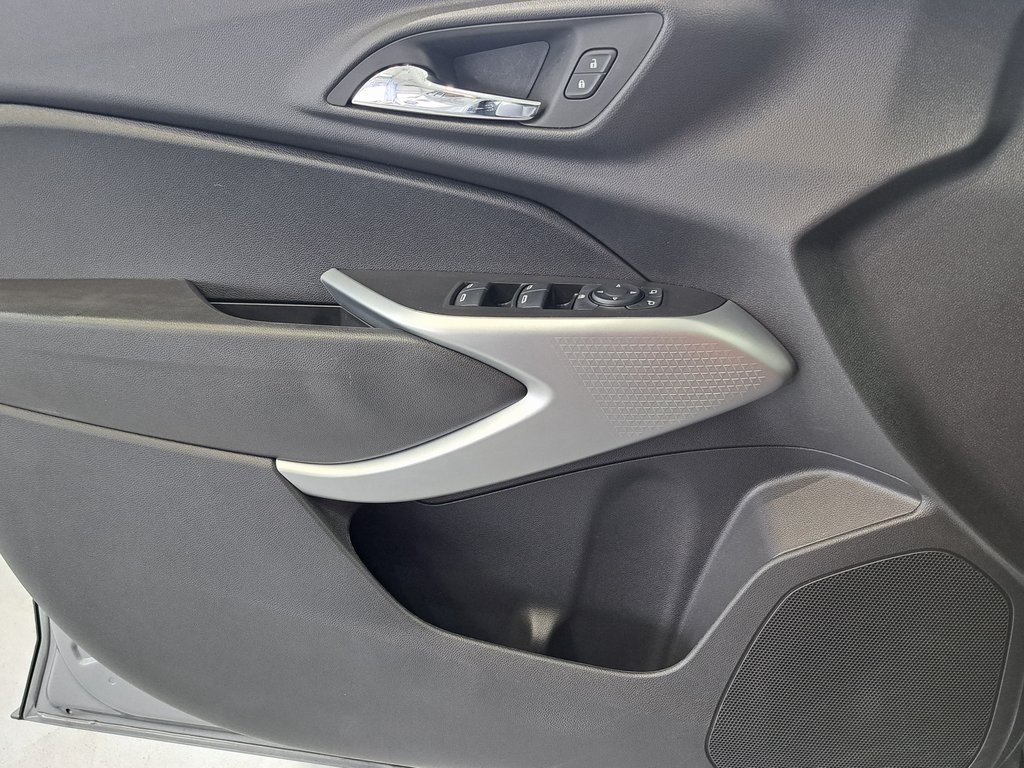 2025 Chevrolet Trax LS photo 18