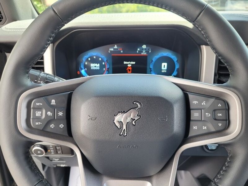 2025 Ford Bronco Outer Banks photo 21