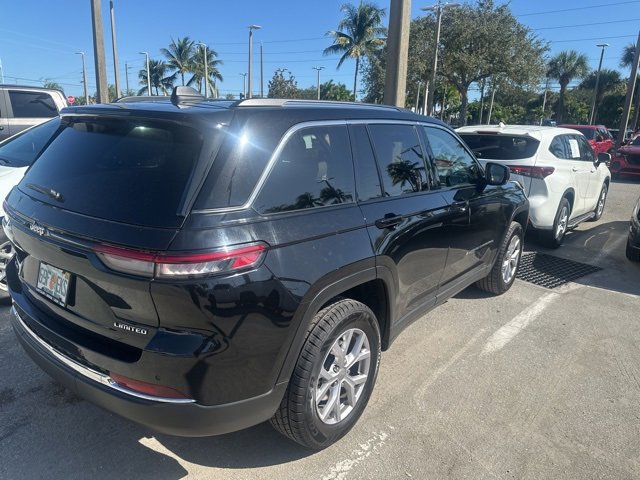 2022 Jeep Grand Cherokee Limited photo 2